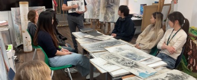 Stephen Perse Sixth Form Students and Ian Murphy at a drawing technique workshop
